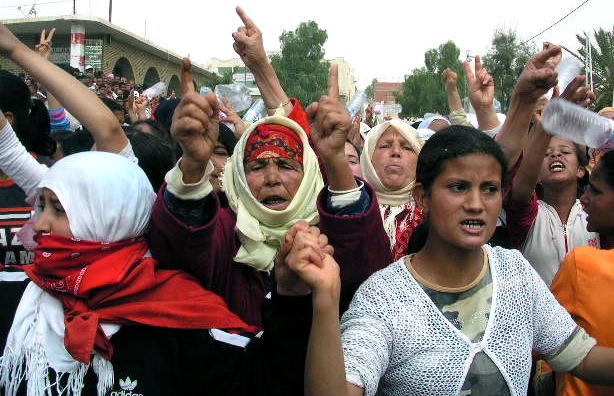 "Révolte des mères, épouses et soeurs des prisonniers du soulèvement de Redeyef en 2008."