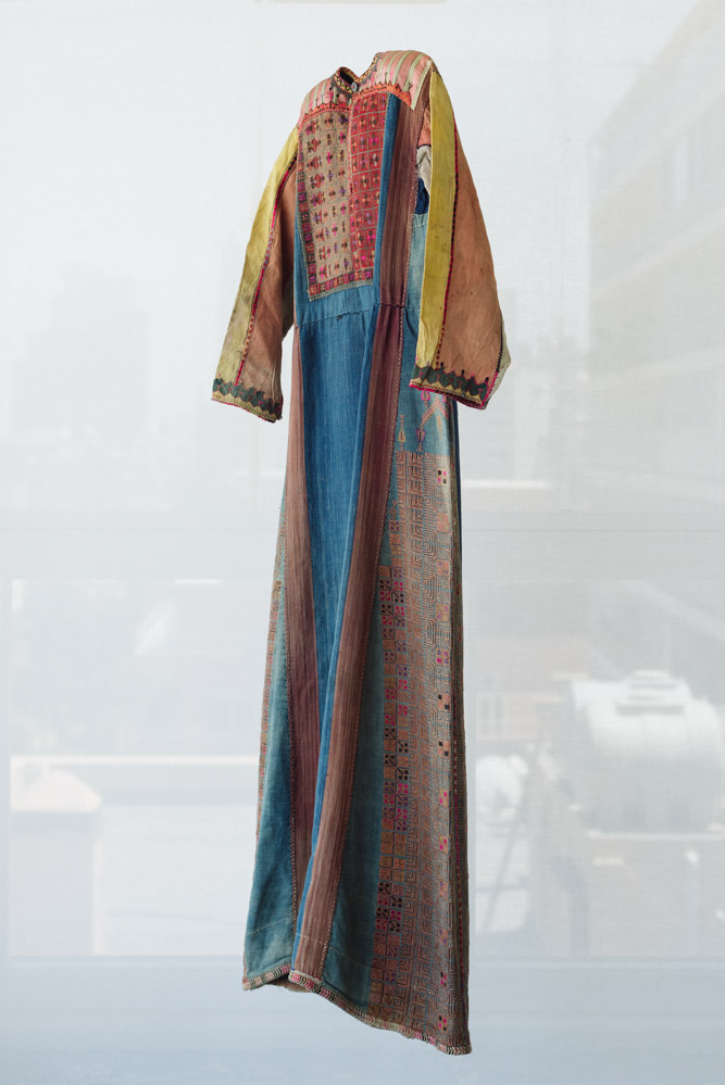 Collection Tiraz : Maison Widad Kawar pour Arab Dress, Tanya Traboulsi pour le Palestinian Museum