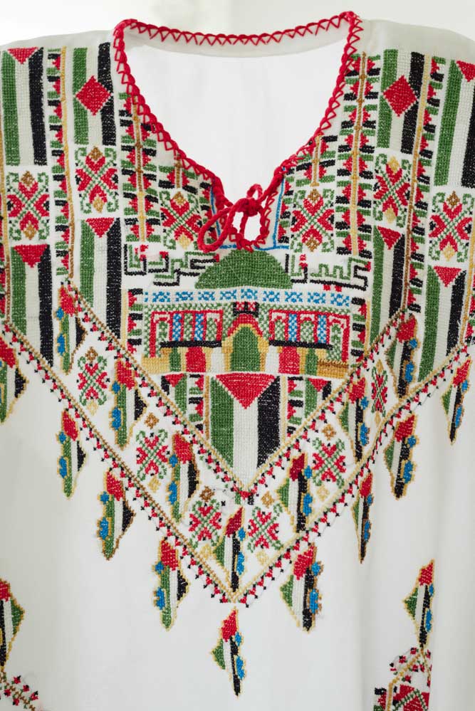 Collection Tiraz : Maison Widad Kawar pour Arab Dress, Tanya Traboulsi pour le Palestinian Museum