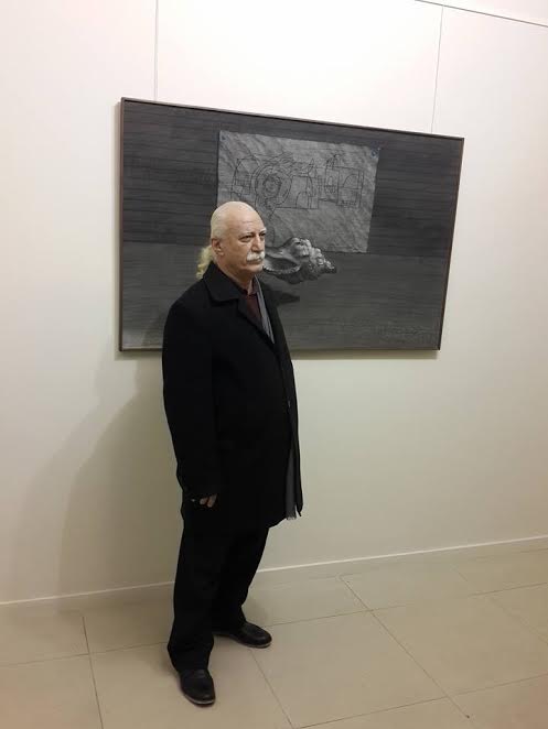 Youssef Abdelké au vernissage de son exposition à la galerie Kamel le 17 décembre 2016